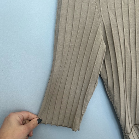 FOCUS size S brown v line top - Picture 4 of 8